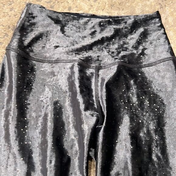 high rise Beyond Yoga Alloy Ombre legging in silver and Grey size S in EUC - Picture 4 of 8